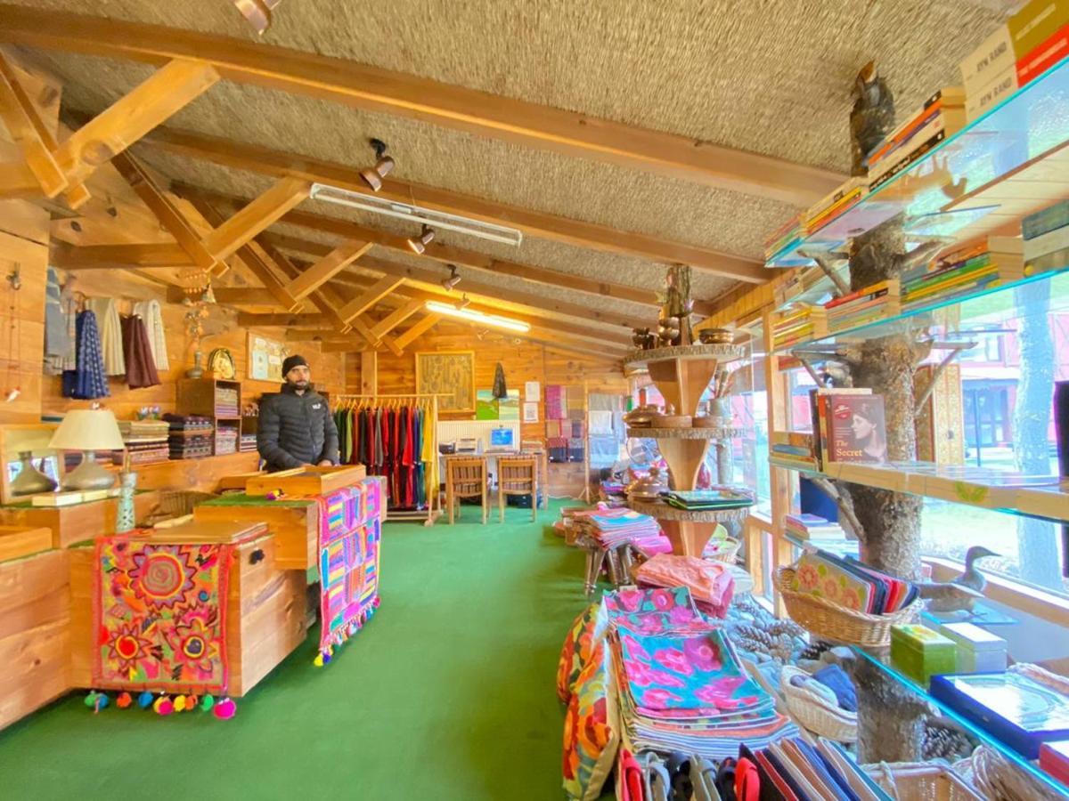 100m2 1 slaapkamer, 1 privé badkamer in Pahalgām Buitenkant foto