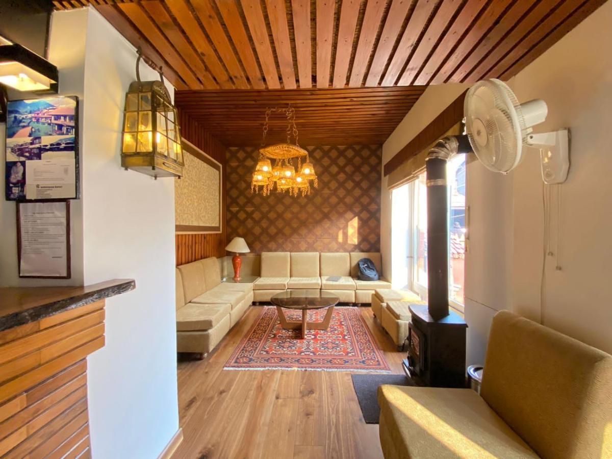 100m2 1 slaapkamer, 1 privé badkamer in Pahalgām Buitenkant foto