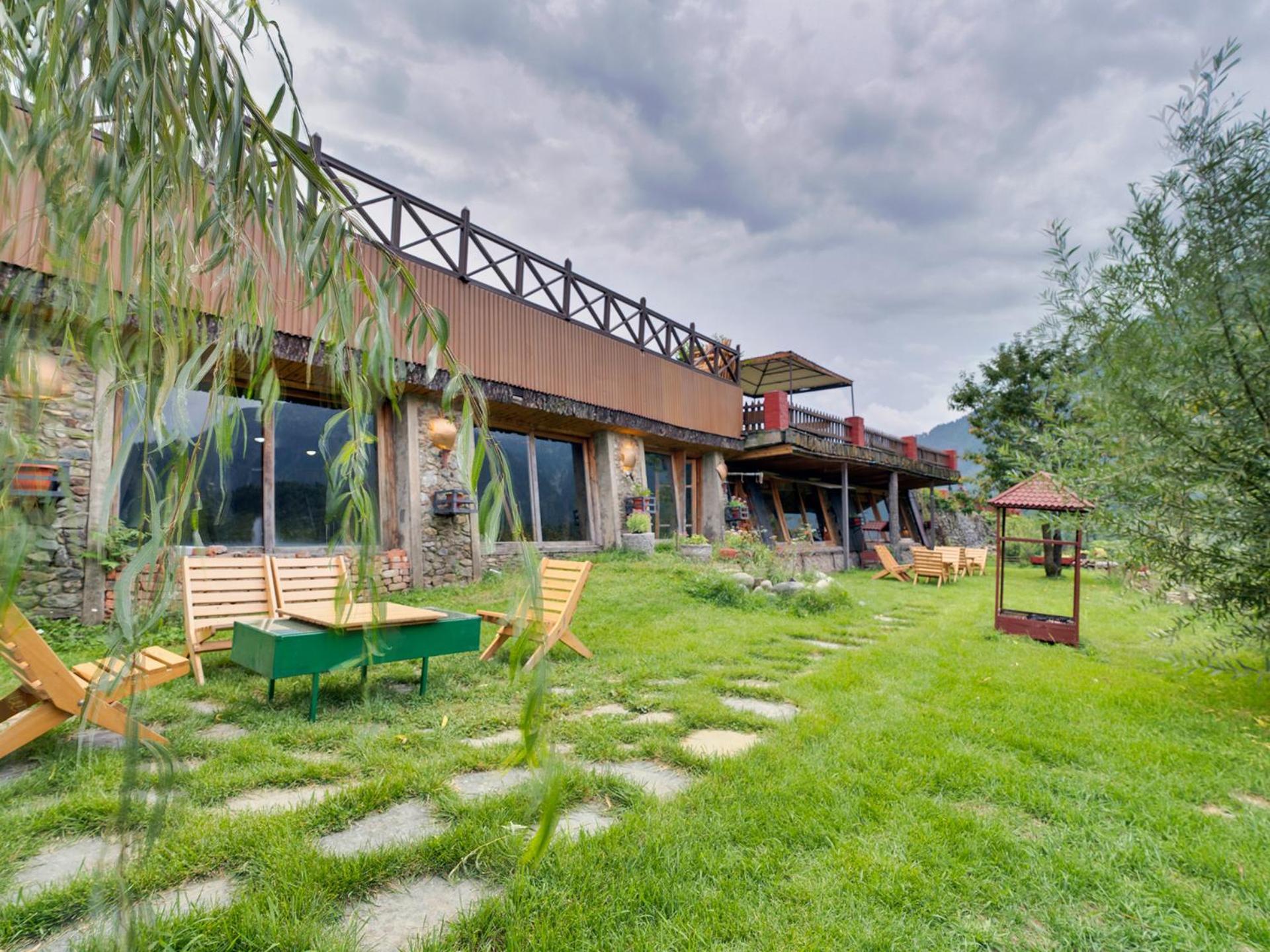 100m2 1 slaapkamer, 1 privé badkamer in Pahalgām Buitenkant foto
