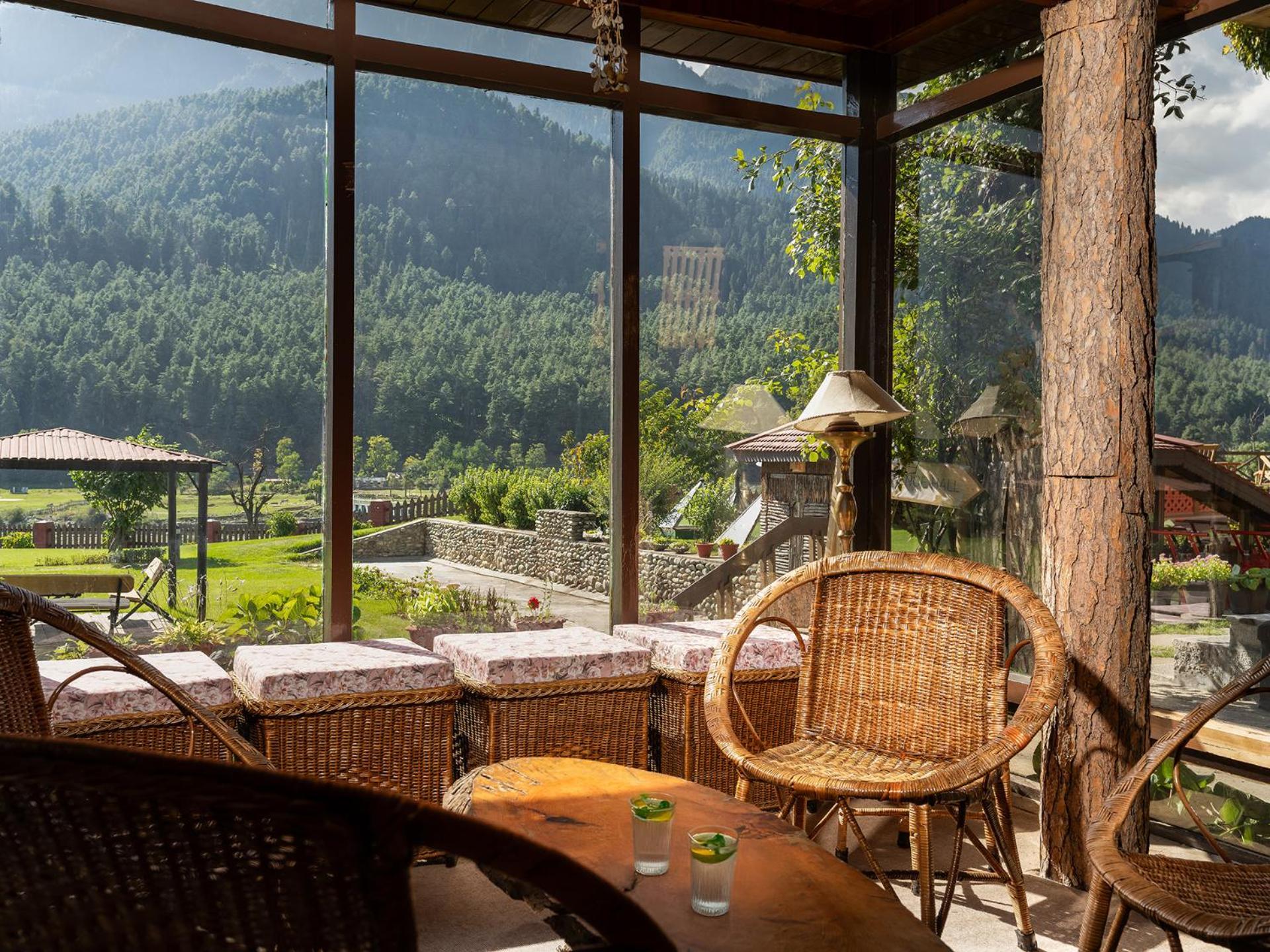 100m2 1 slaapkamer, 1 privé badkamer in Pahalgām Buitenkant foto
