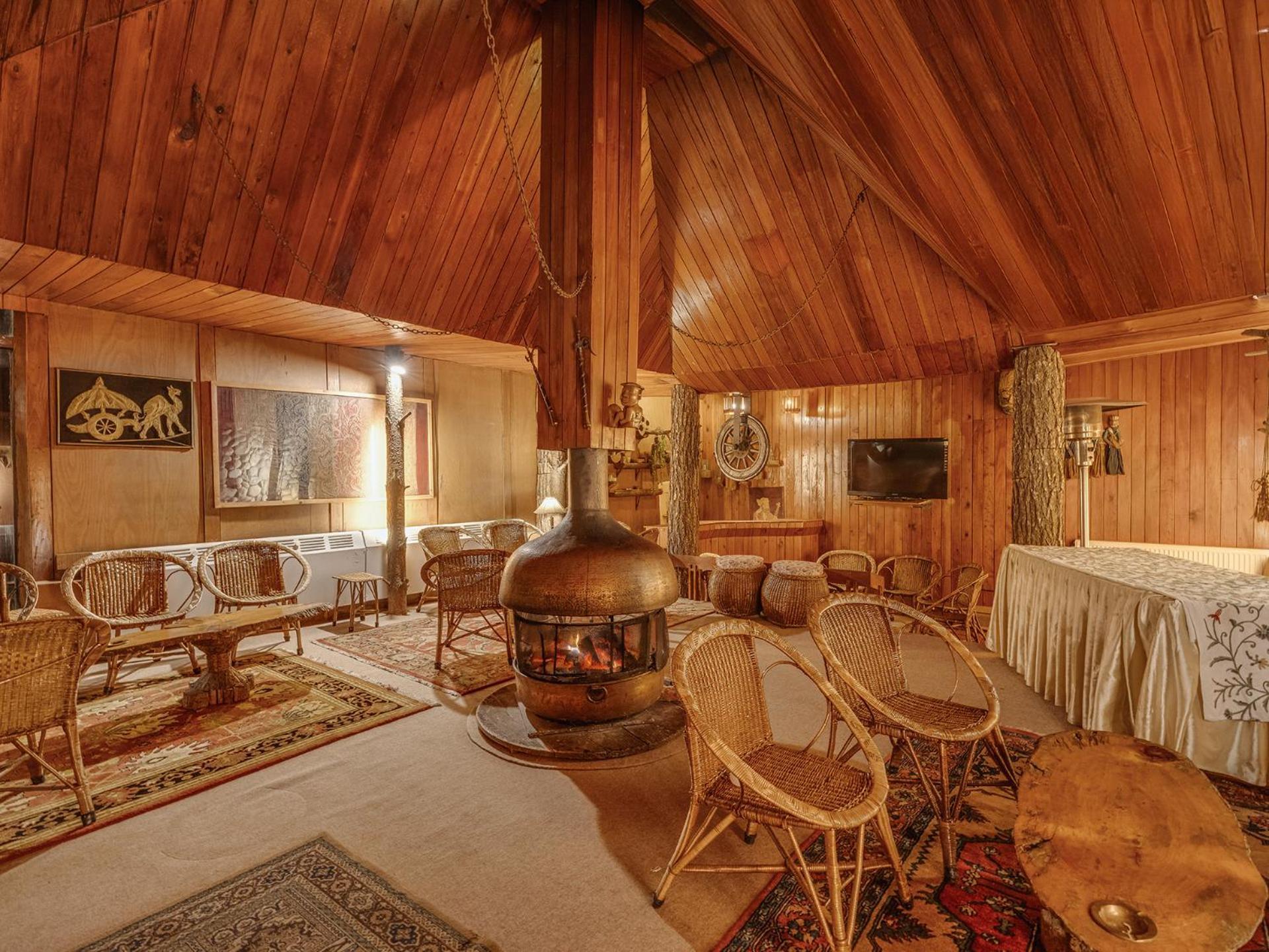 100m2 1 slaapkamer, 1 privé badkamer in Pahalgām Buitenkant foto