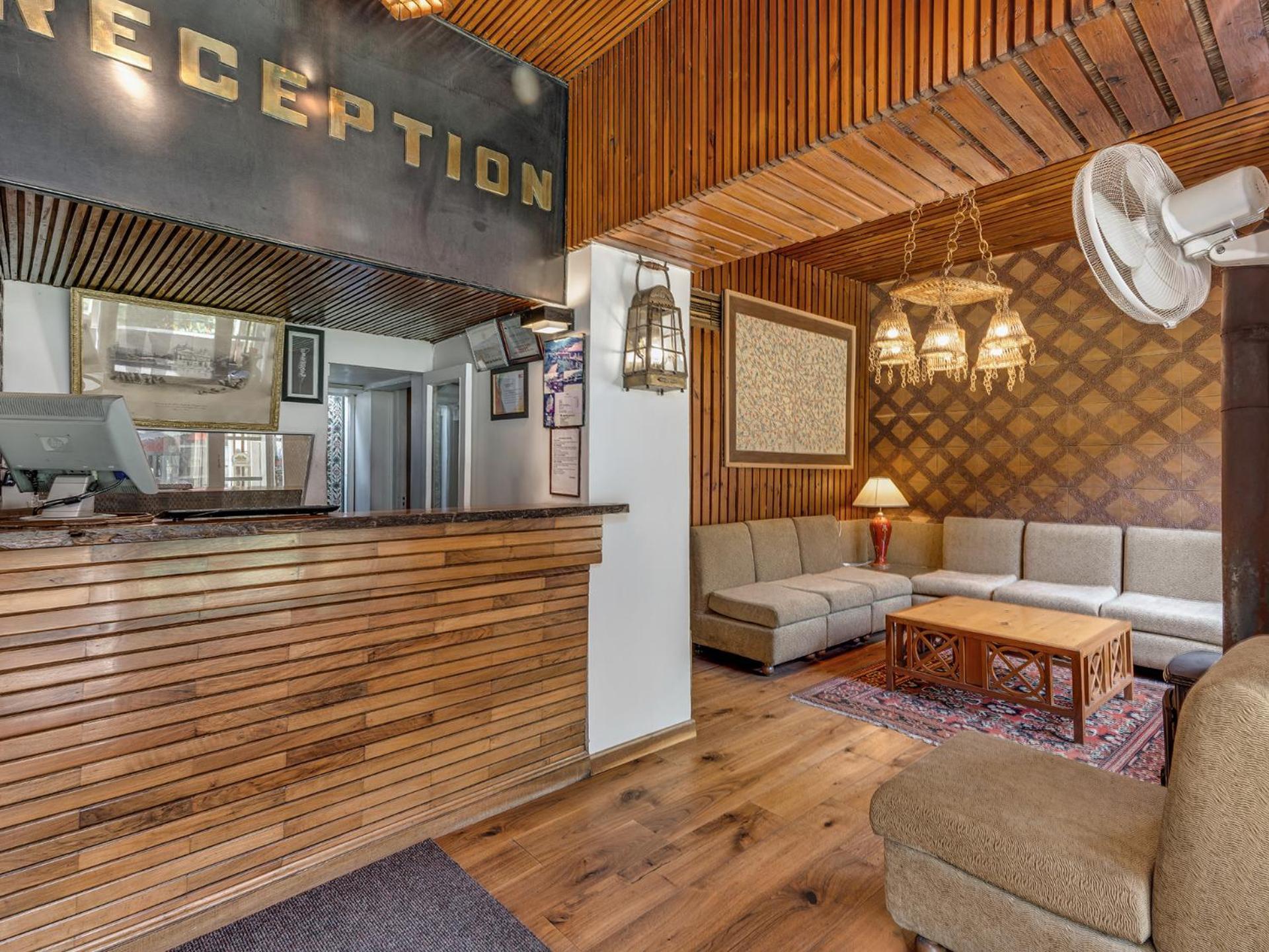 100m2 1 slaapkamer, 1 privé badkamer in Pahalgām Buitenkant foto