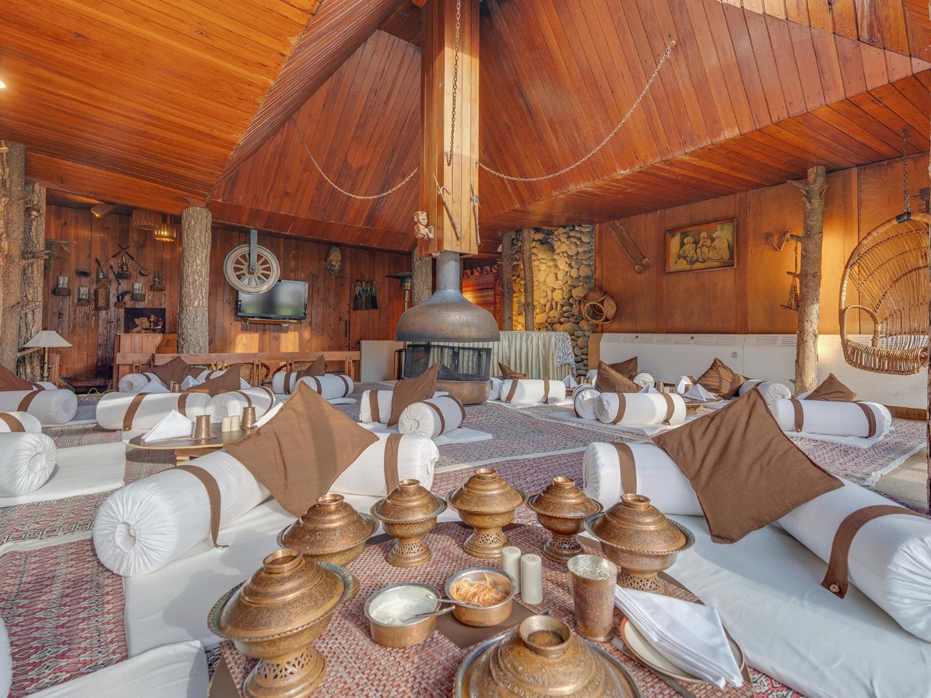 100m2 1 slaapkamer, 1 privé badkamer in Pahalgām Buitenkant foto