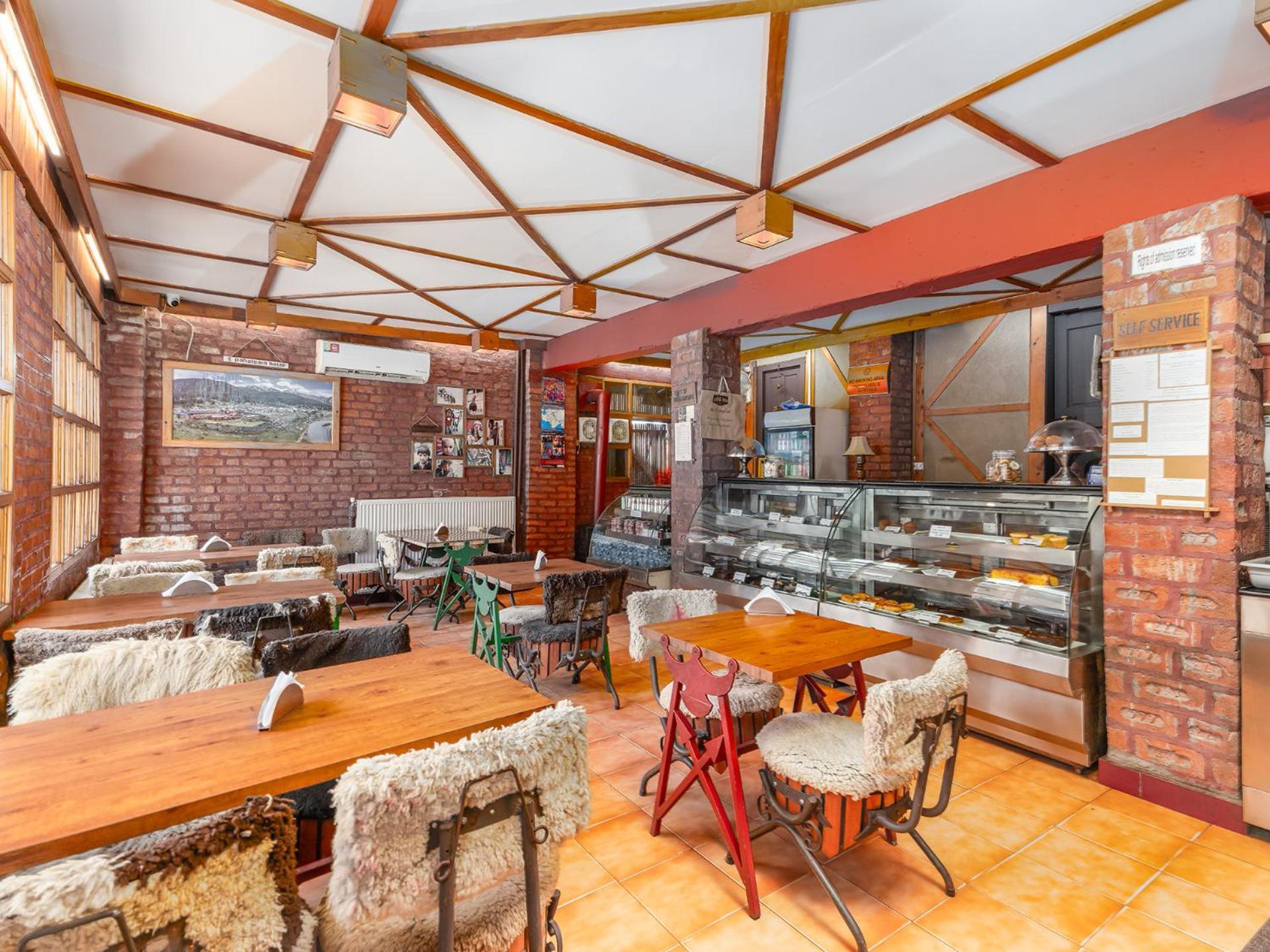 100m2 1 slaapkamer, 1 privé badkamer in Pahalgām Buitenkant foto